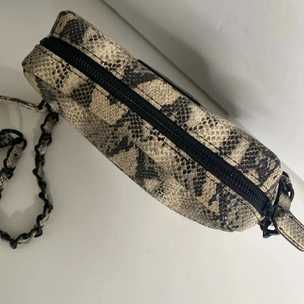 KELLY WYNNE Snake Embossed Leather Camera Bag - Picture 4 of 9